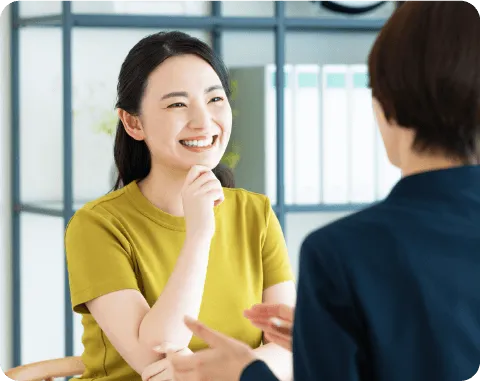 FPに相談する笑顔の女性